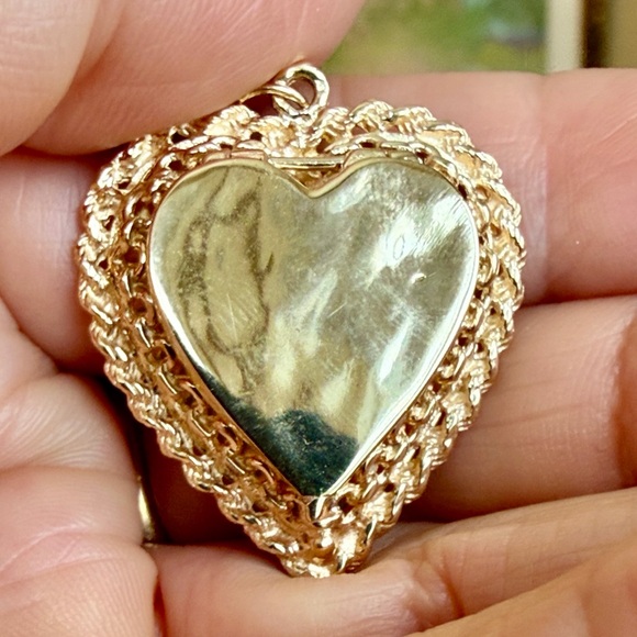 14 karat gold heart locket